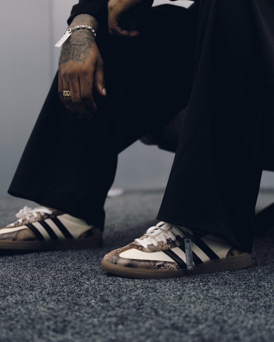 Social Status tweet media