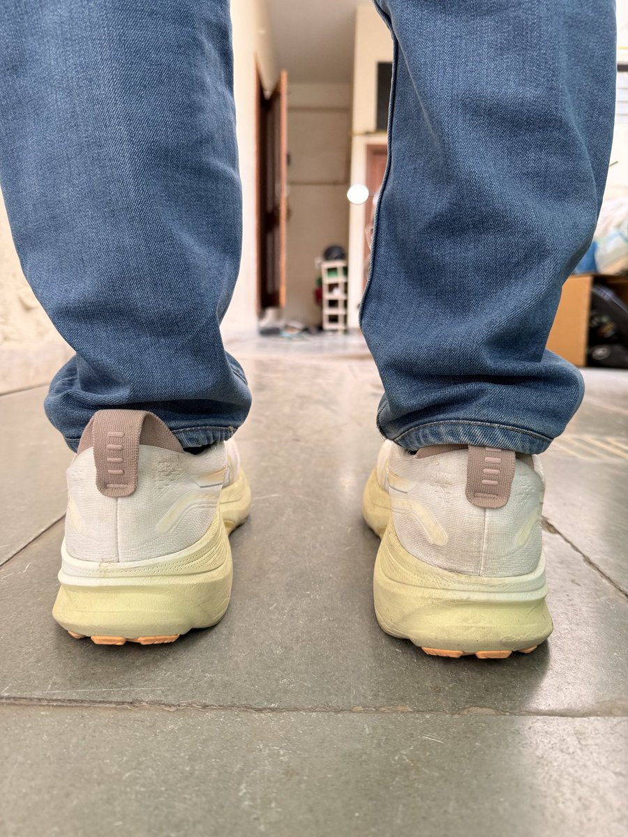 Arvindabc1911's tweet photo. These are the shoes photos. https://t.co/SwgMggJIHa