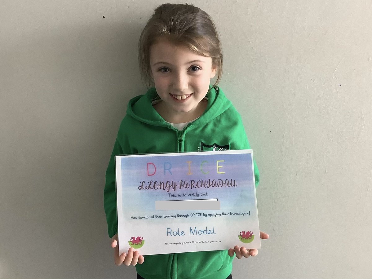 glanhowyprimary's tweet photo. Llongyfarchiadau to this little girl in Dosbarth #FoelGrach this week. She is a great role model with her excellent attitude towards her learning, her kindness and her manners. Bendigedig ⭐💚 #DRICE https://t.co/iLPMovhCdV