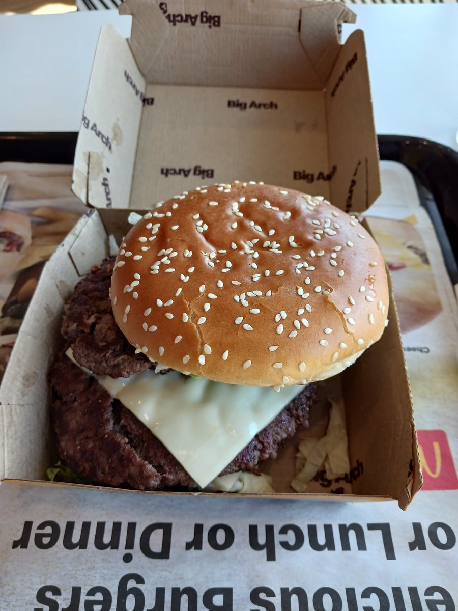 rcrmon's tweet photo. Something is missing on my big arch! @McDonalds https://t.co/NmyBNwL9UZ