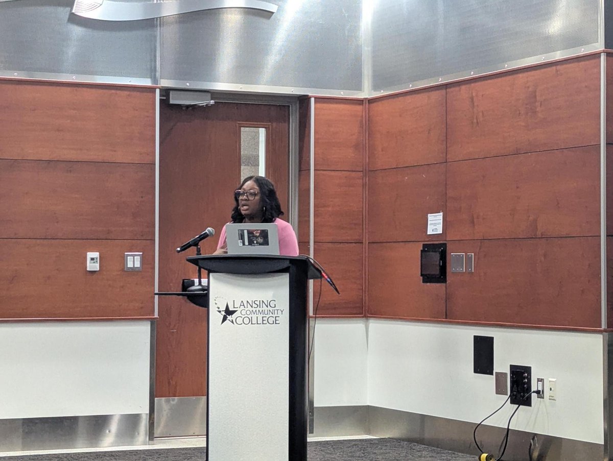 MIColleges's tweet photo. Senate Appropriations Chair @SarahAnthony517 joined the MCCA Leadership Academy fellows to share insights from her experience and the importance of leadership, collaboration, and expanding educational opportunity for Michigan students. Thank you, Senator!

#MIColleges #Leadership https://t.co/eqfnm34P8Q