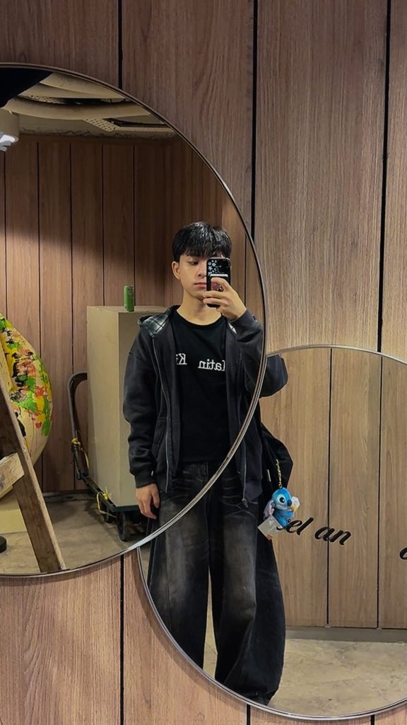 lechchch tweet media