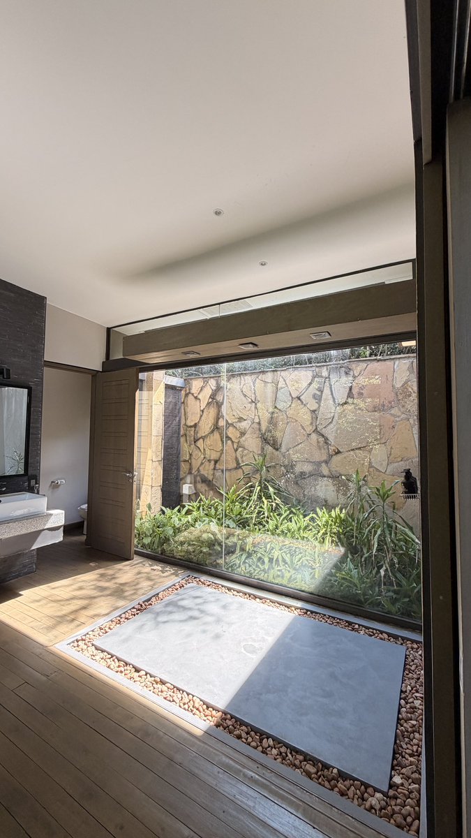 Let’s Discover Travel tweet media