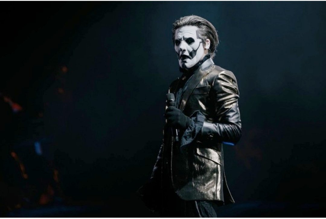 Beki_MD's tweet image. Quiero creer que alguien ha atropellado a cardi para que no se vaya aún del clero #thebandghost #ghostband #cardinalcopia #papaemeritusiv