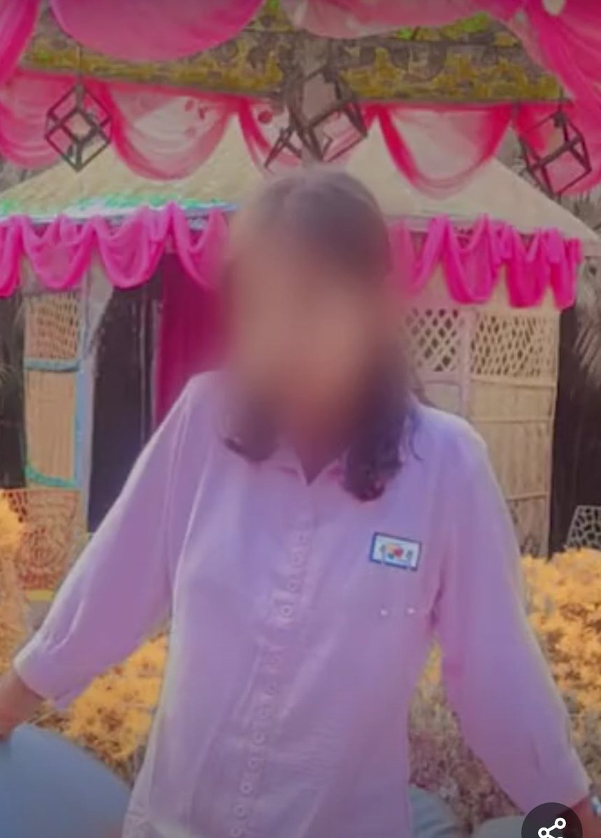 माँ के सामने नाबालिग बच्ची का बलात्कार फिर उसे घसीटकर कुंआ में फेंक दिया गया क्योंकि बच्ची राजपूत सामान्य वर्ग से आती है।

मीडिया खामोश, IT Celliye खामोश,भाजपा खामोश, योगी महराज खामोश, राजनाथ सिंह खामोश,खुद राजपूत समाज के धुरंधर खामोश। 

लेकिन मैं खामोश नहीं रहूंगा,डटकर विरोध