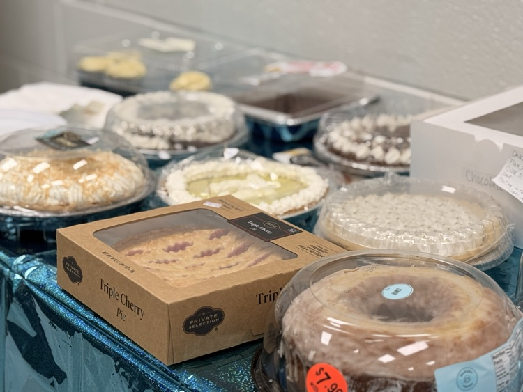 ButtsRoadInt's tweet photo. Happy (almost) Pi Day! 🥧🍕
Our amazing PTA treated the staff at BRI to pizza and pies today to help us celebrate early. From savory slices to sweet treats, it was the perfect way to show appreciation for our hardworking teachers and staff.  Thank you, BRI PTA! https://t.co/fEiF1faBSQ