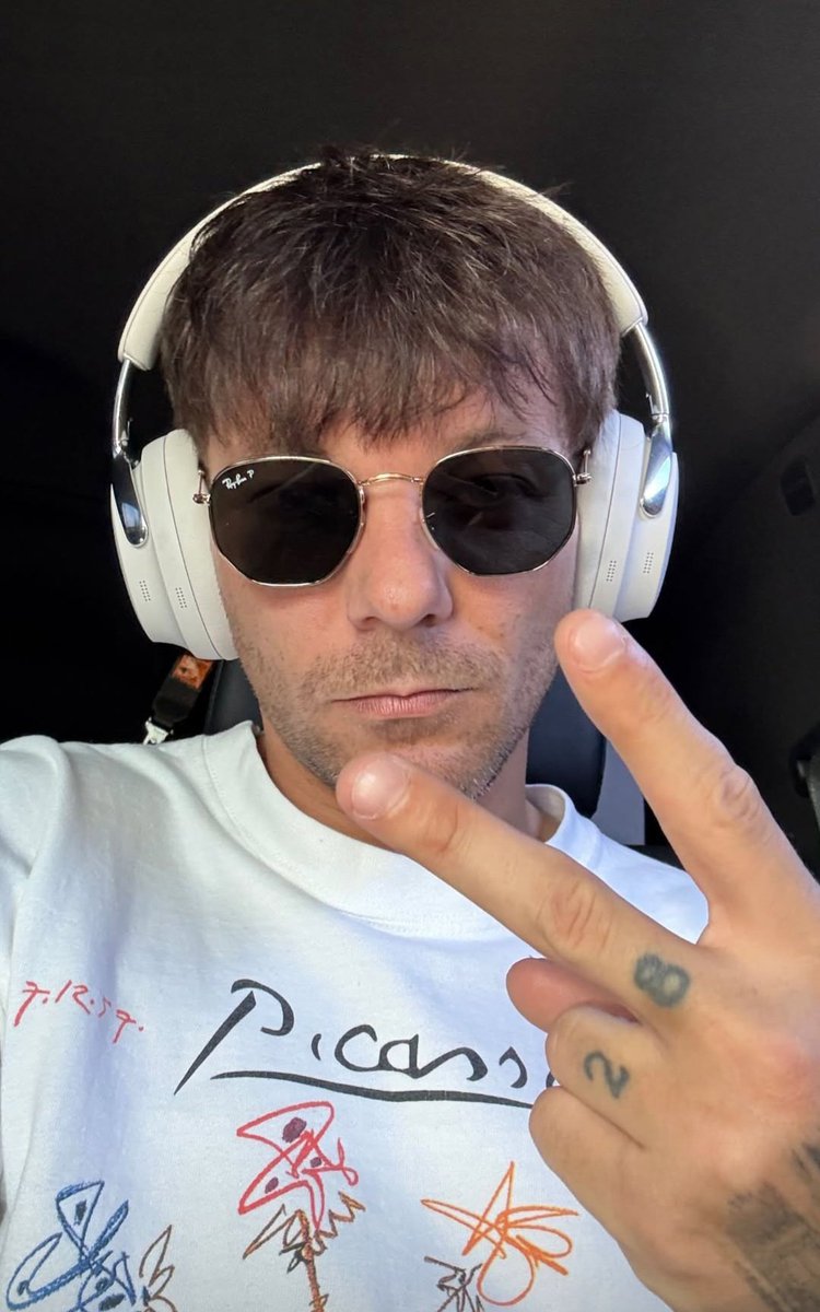 World Tomlinson tweet media