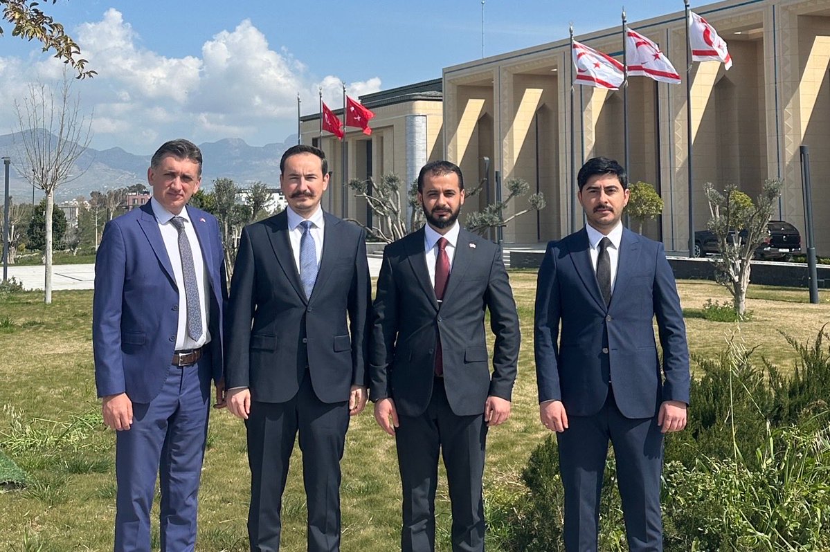 Gençlik Merkezi Başkanımız Çağrı Batuhan Budak ve yönetim kurulu üyeleri KKTC Cumhurbaşkanı Sayın Prof. Dr. Tufan Erhürman’a hayırlı olsun ziyaretinde bulundu. 

Görüşme sırasında bölgesel gelişmeler ve KKTC’nin gelecek projeksiyonu üzerine istişareler gerçekleştirildi.