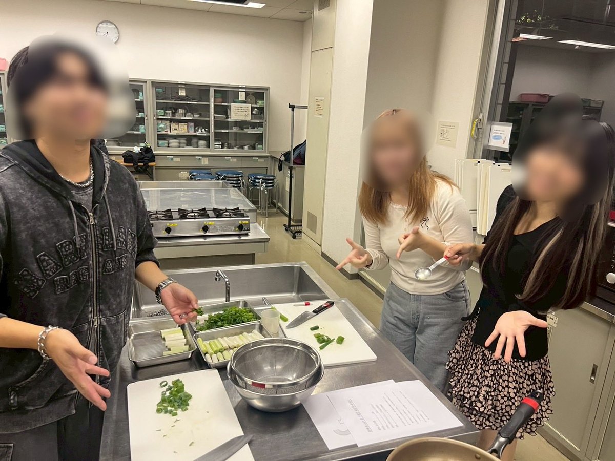cookingkan's tweet photo. 2025/10/20通常活動

【メニュー】
沖縄風タコライス
ネギのおひたし
パイナップル

講評120点
この日は活動の隣で縁日が行われていてワクワクがおさまらなかった。出店も行われていて、買わずにはいられず、爆食い。
財布の紐が緩んでしまった。ここは反省。
活動で作った料理も美味しかった気がする https://t.co/TTFO7R61xE