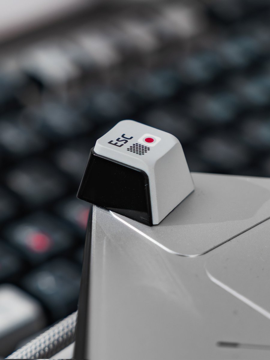 giusetup's tweet image. I'm not an huge fan of "blue" hues but.. BUT... since I've got my eyes on this set of keycaps I wanted it so bad. The details, the layers.
.
Just perfect.
.
Keycaps: The Wandering Earth II / keytok
Case: ATM98 / drystudios
.
#mechanicalkeyboard #keyboard #customkeyboard