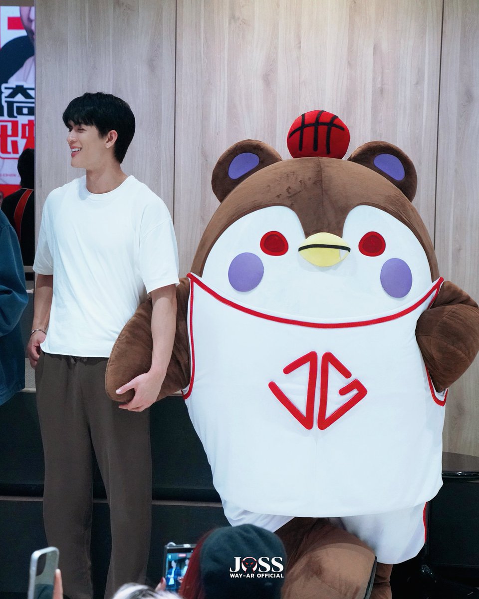 vnsmoek's tweet image. Guinzly kalau mode senga:

"Ngapa lu? baba gua nih, Joss Wayar"