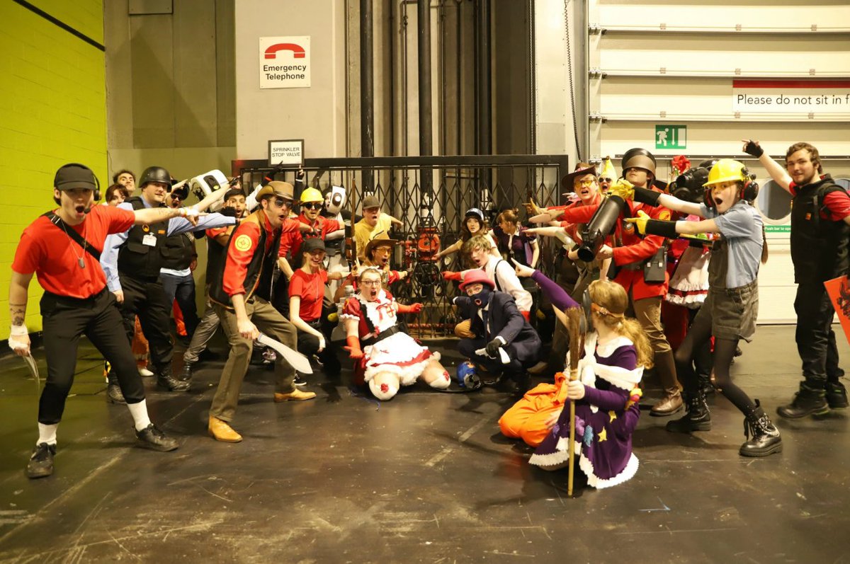 Valve Convention Cosplayers tweet media