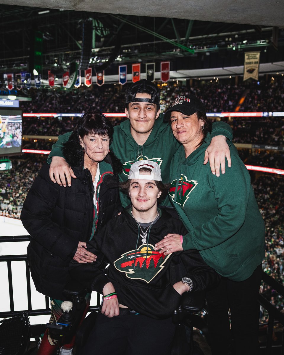 Minnesota Wild Gives Back tweet media