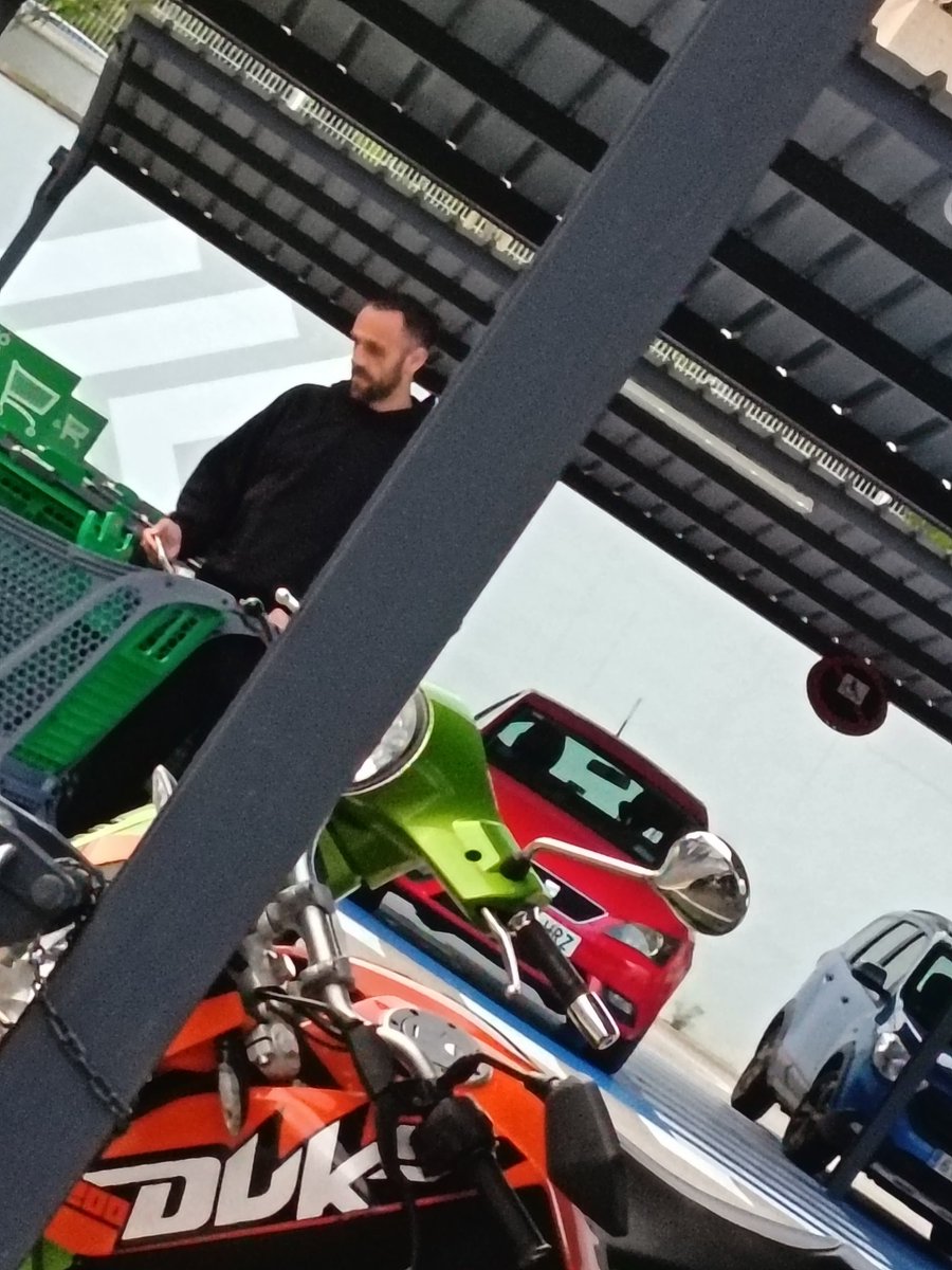 Que humilde Muriqi en el Mercadona 🥵🥵