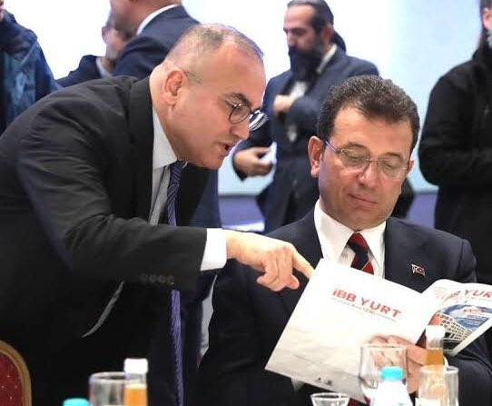 Sol Yumruk tweet media