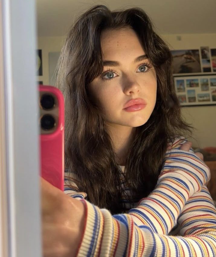 likevtheriver's tweet photo. birthday girl 🦋 https://t.co/zwoxgKXSkM