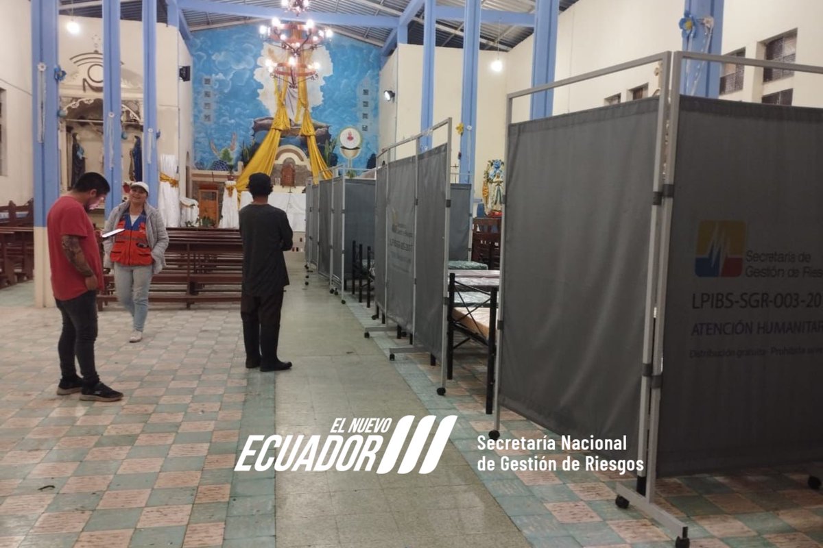 Riesgos_Ec's tweet photo. 📍 #Chimborazo | Alausí / Huigra / Barrio Independiente

Evento: Caída (Colapso)

Situación Actual:
Debido a las lluvias registradas en el sector, se produjo la caída de dos rocas de aproximadamente 1 m y 1,5 m de diámetro, que impactaron sobre dos viviendas de construcción mixta, generando daños estructurales.
Ante el riesgo de nuevos desprendimientos, se realizó la evacuación preventiva de familias cercanas, quienes permanecen con familiares acogientes.

Afectaciones (preliminares):
• 2 viviendas afectadas
• 3 familias (9 personas) afectadas
• 15 familias evacuadas hacia familiares de acogida por precaución

➡️ Acciones de Respuesta:

• La Secretaría Nacional de Gestión de Riesgos implementó un Alojamiento Temporal preventivo con capacidad para 10 personas en la Iglesia Católica de la Parroquia Huigra, ante el riesgo de nuevos desprendimientos de rocas.
• El Cuerpo de Bomberos de Huigra y los técnicos de la SNGR realizaron la evacuación de familias en riesgo.
• Autoridades locales realizaron sobrevuelos con dron para verificar el origen del evento y evaluar preliminarmente los daños y riesgos.

@CaroLozanoHaro @ComunicacionEc @Presidencia_Ec @GoberChimborazo 

#ElNuevoEcuador