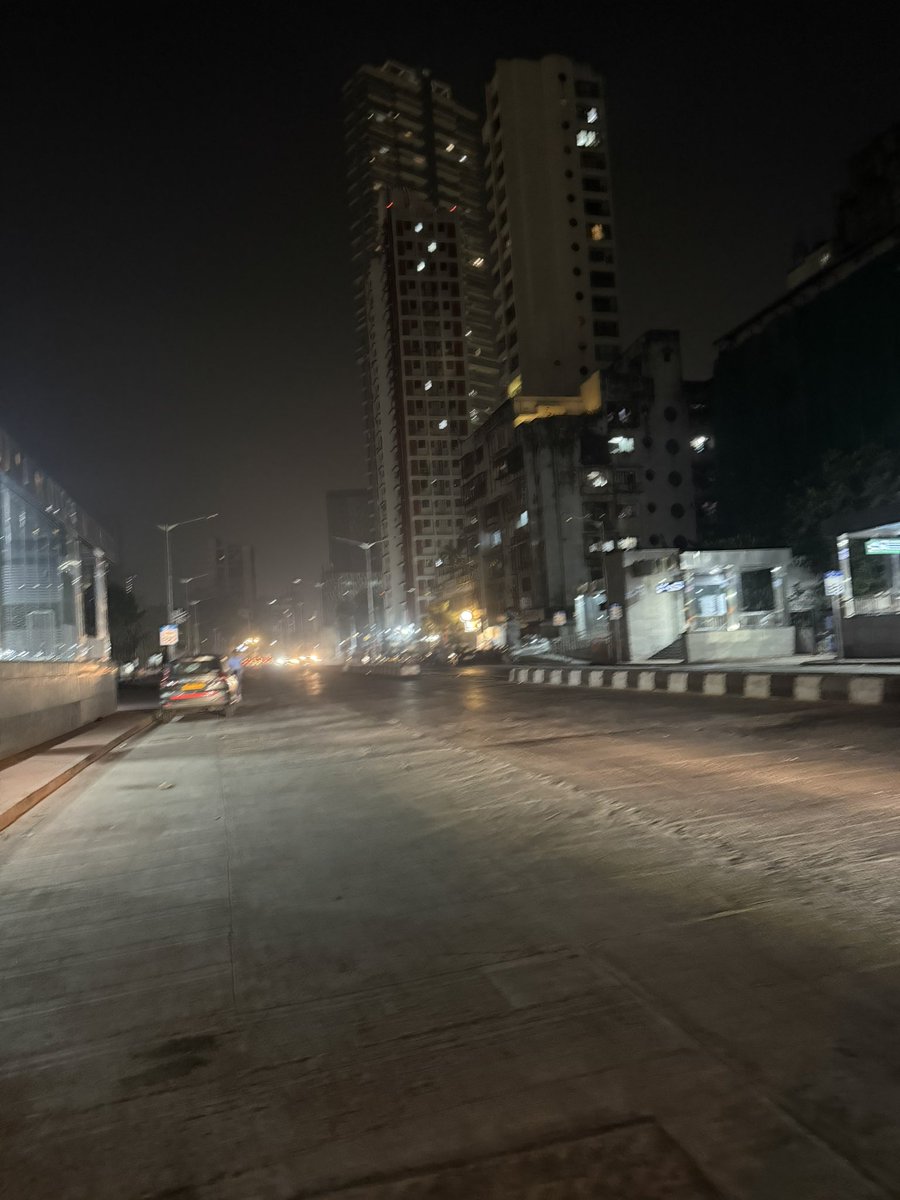 HRISHABHINC's tweet photo. There are no functioning street lights / temporary lights on Dr. Anandrao Nair Marg near Mumbai Central. The road becomes completely dark at night, creating serious risk for pedestrians and vehicles.Requesting urgent action.
@mybmc @MMRDAOfficial @myBESTElectric @MumbaiPolice https://t.co/W3YyR7iMkF