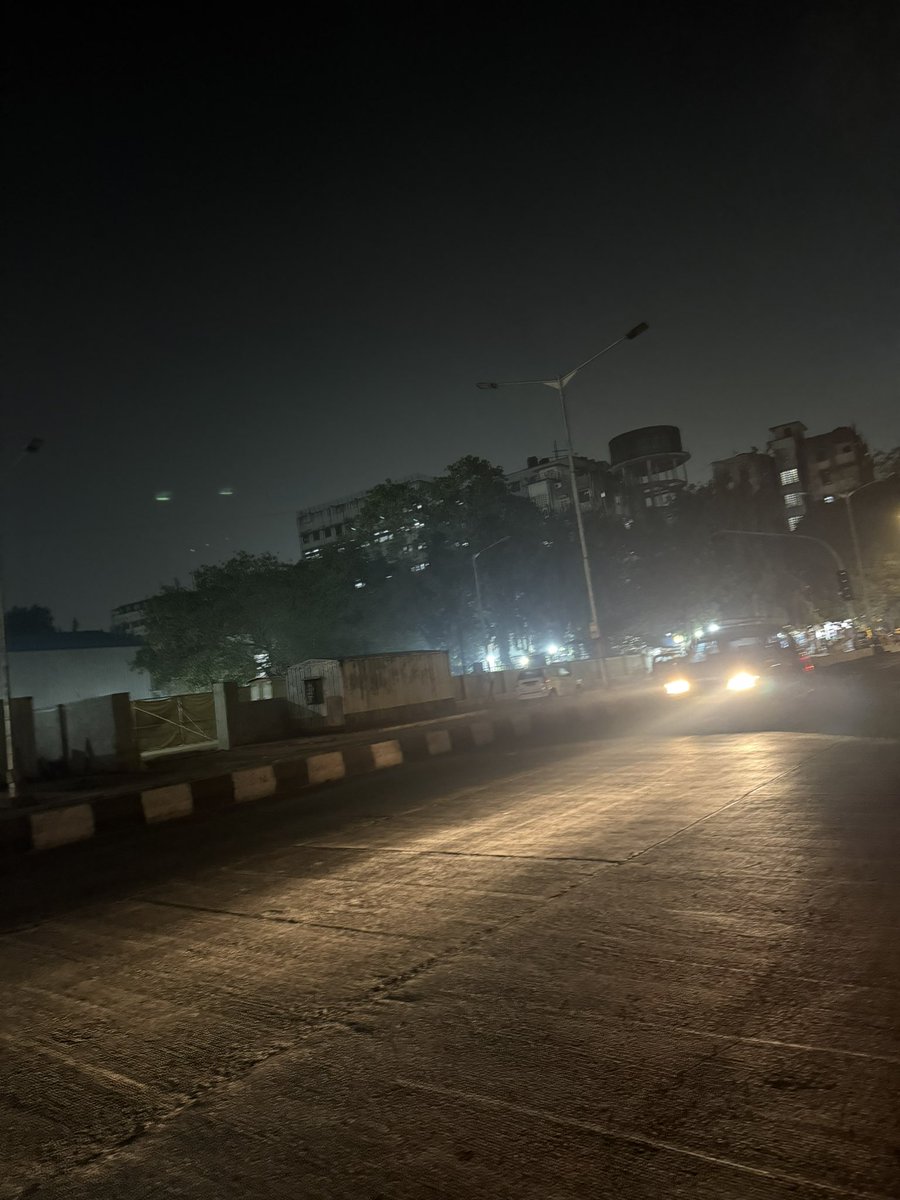 HRISHABHINC's tweet photo. There are no functioning street lights / temporary lights on Dr. Anandrao Nair Marg near Mumbai Central. The road becomes completely dark at night, creating serious risk for pedestrians and vehicles.Requesting urgent action.
@mybmc @MMRDAOfficial @myBESTElectric @MumbaiPolice https://t.co/W3YyR7iMkF