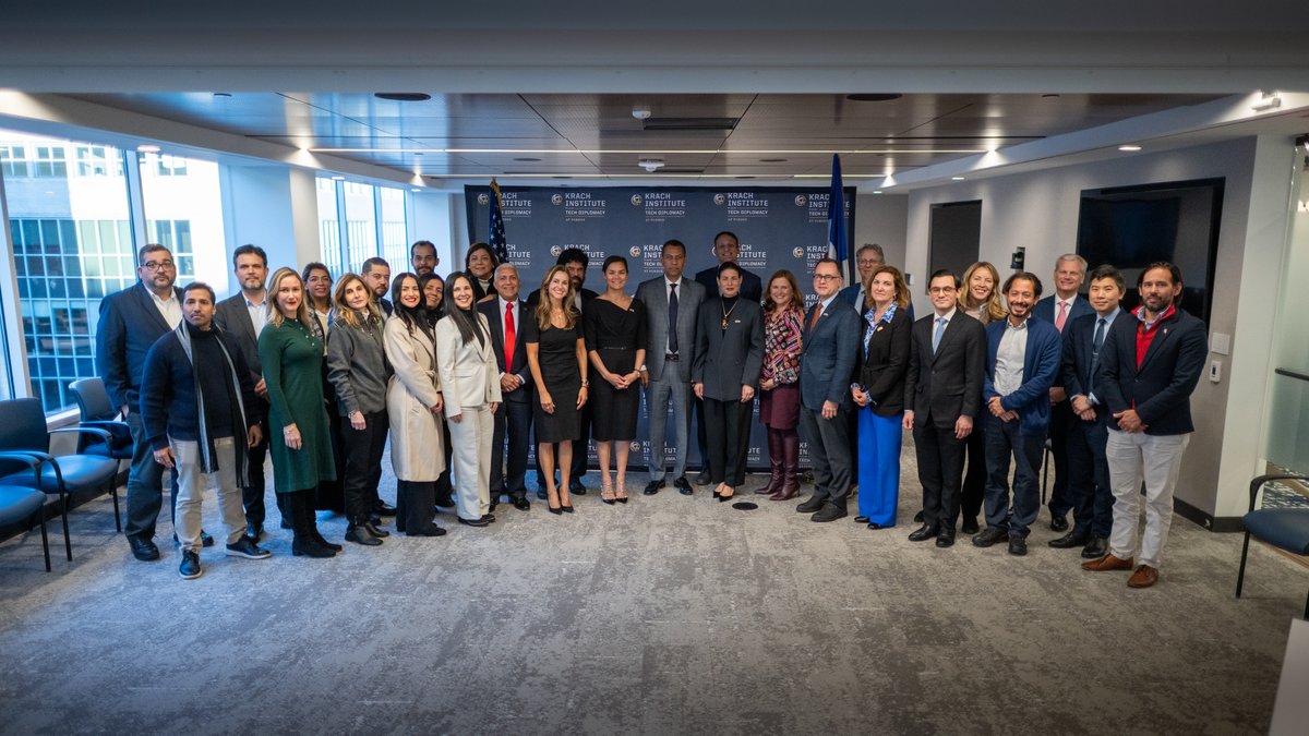 ericfarns's tweet photo. Talking network connectivity with the #DominicanRepublic in Washington. Pleased to join @TechDiplomacy and @Indotel for a discussion on the importance of clean networks, technology education, and investment. Exciting things happening in the space! https://t.co/DCjYc5WiWp