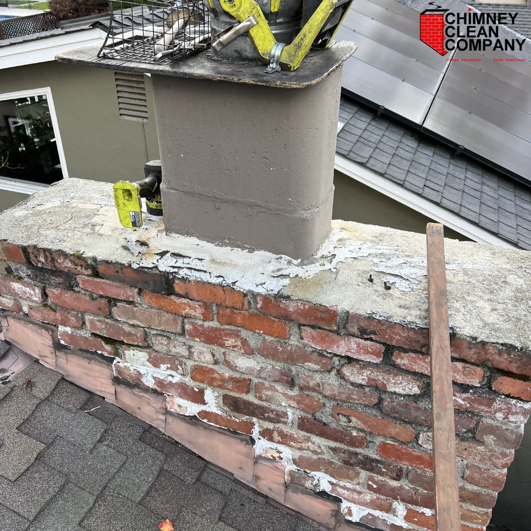 CompanyChimney's tweet image. This chimney might look solid from the ground… but up close the story is very different.
Regular chimney inspections help catch these issues early — before small problems turn into major repairs.

📞 (408) 265-1010
chimneycleanco.com

#Chimney #ChimneyRepair #ChimneySafety