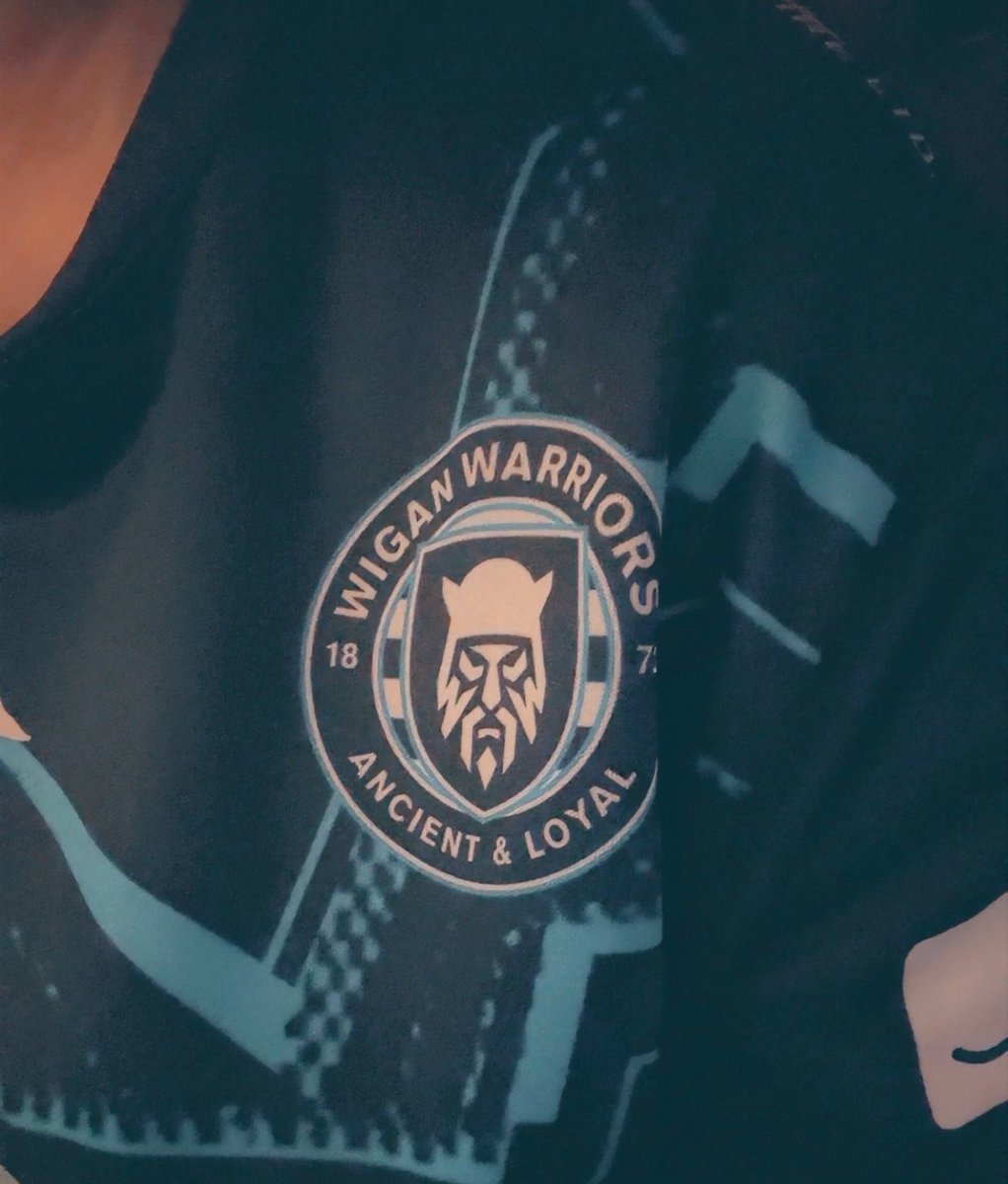 CurvyRed tweet media