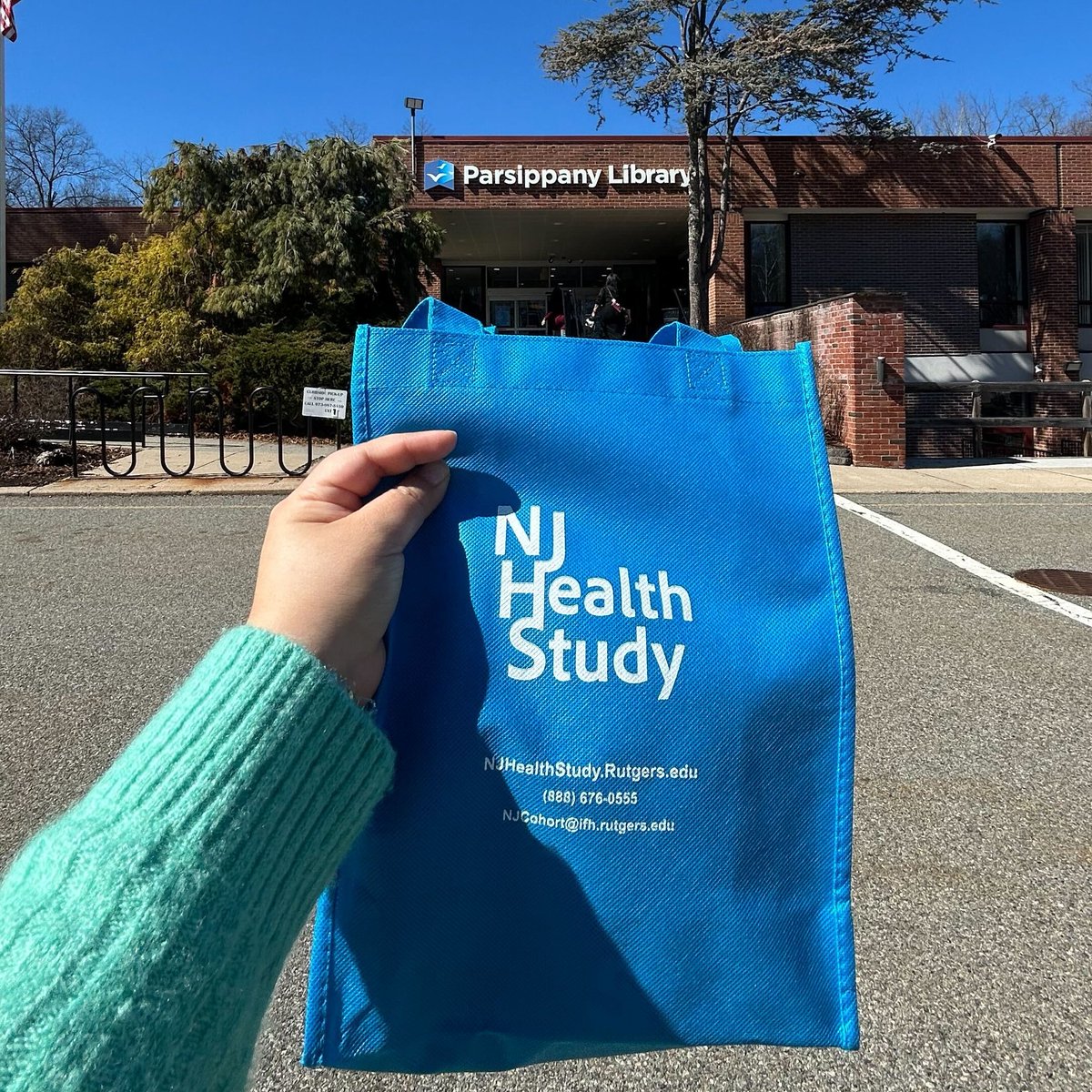 NJHealthStudy's tweet photo. Where in NJ are our research assistants today?
📍Parsippany, Morris County!

Our researchers can meet study participants at local locations, such as the Parsippany Library, to support them as they complete study activities. https://t.co/9idOieGkrt