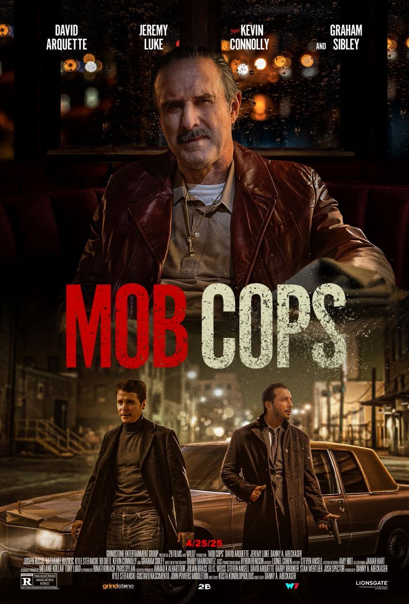 WATZUPMAG's tweet photo. Vendredi c’est direct to dvd/vod.
#MobCops est adapté d’une histoire vraie. Les comédiens sont bons, les décors cachent la misère, et la réalisation tente des choses.
Le budget fait défaut, mais force est de constater une envie de cinéma. Sur @ParamountPlusFR. Bon week-end ! https://t.co/5whD8yghtM