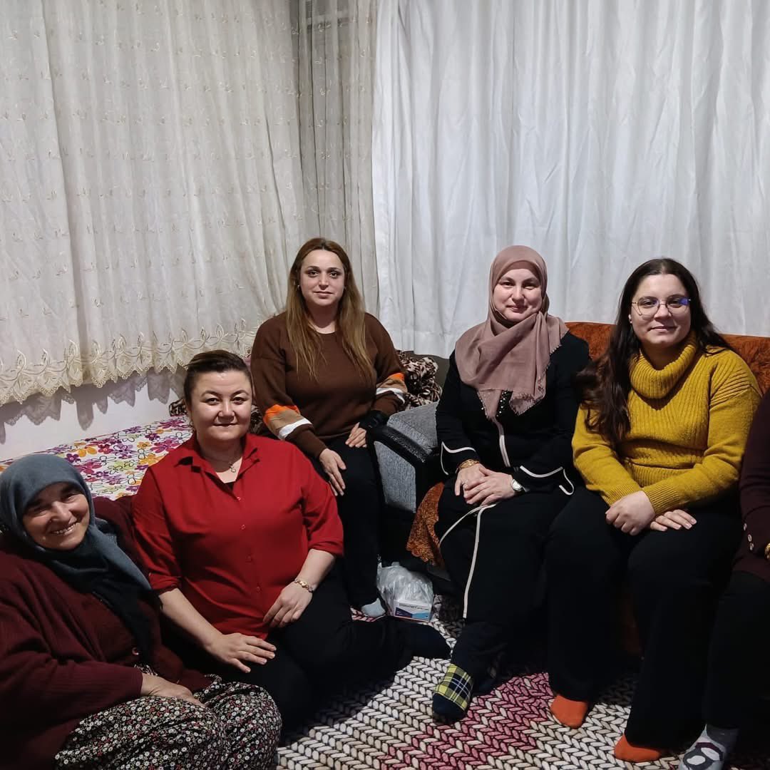 Ak Parti Finike Kadın kolları başkanımız Tuğba kiriş ve yönetimi olarak Ramazan ziyaretlerimizi gerçekleştirmeye devam ediyoruz 
<a href="/alicetin_07/">Ali Çetin</a> 
<a href="/GlinZboz/">Gülçin Özboz🇹🇷🇹🇷</a> 
<a href="/HakannnBayar/">HakanBayar🇹🇷</a> 
<a href="/AriciKiris/">TUĞBA ARICI KİRİŞ</a>