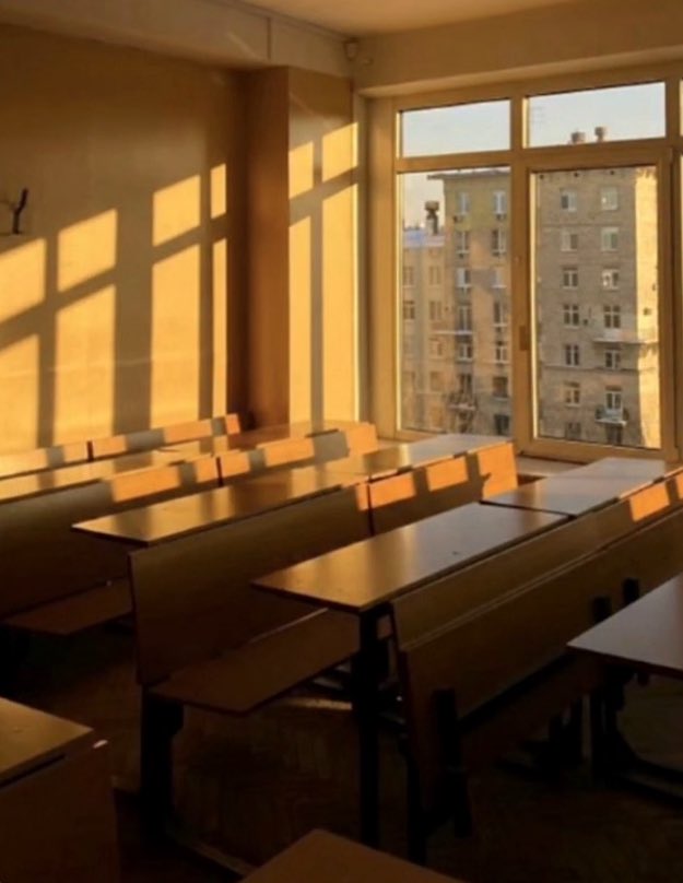 Okulun son günü sınıfın böyle gözükmesi ;