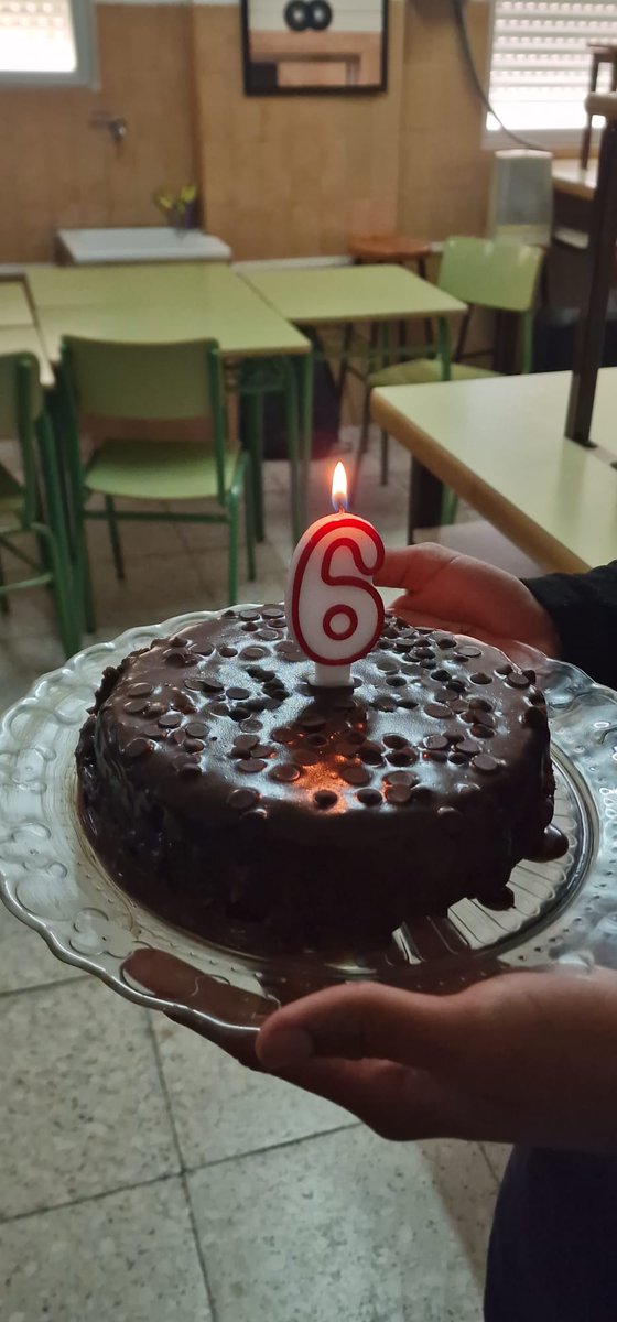 Vladherso's tweet photo. Hoy 13 de marzo ATENEA RADIO, la radio escolar que dirijo, ha cumplido seis años y lo hemos celebrado con un programa especial. Ha sido un día muy especial junto a mi equipo de alumnos https://t.co/hTVlpeRi6T