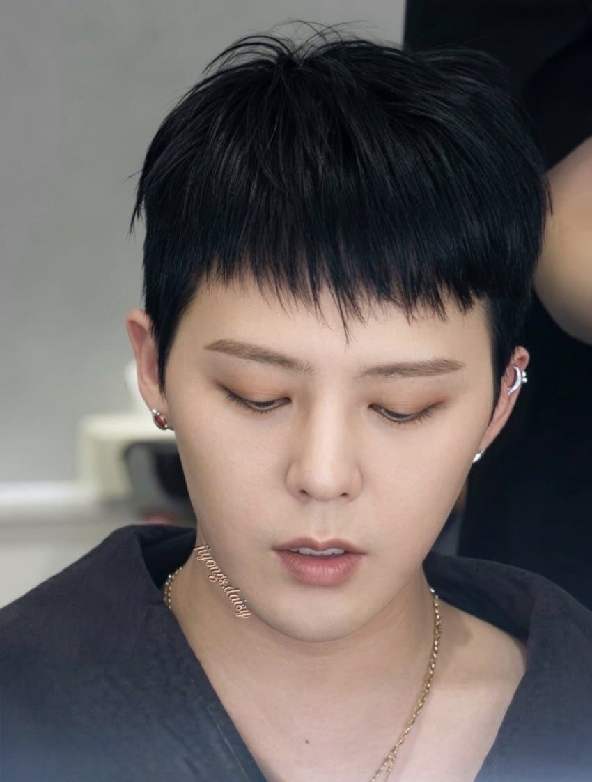 권지용 얼굴 tweet media