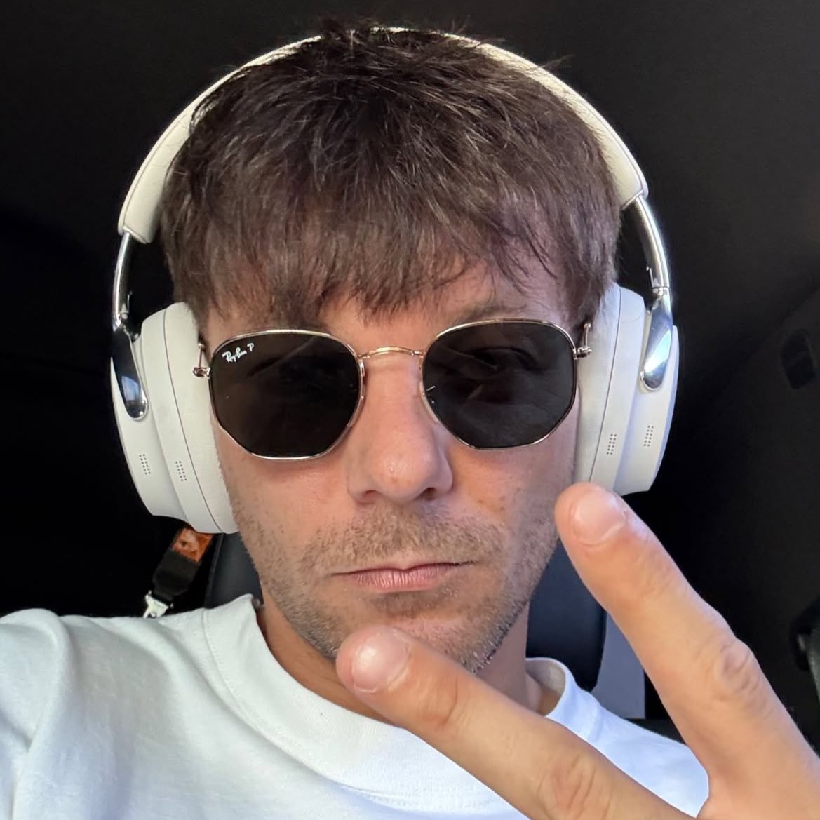 silver fox dilf 🍋 ໑̣ tweet media