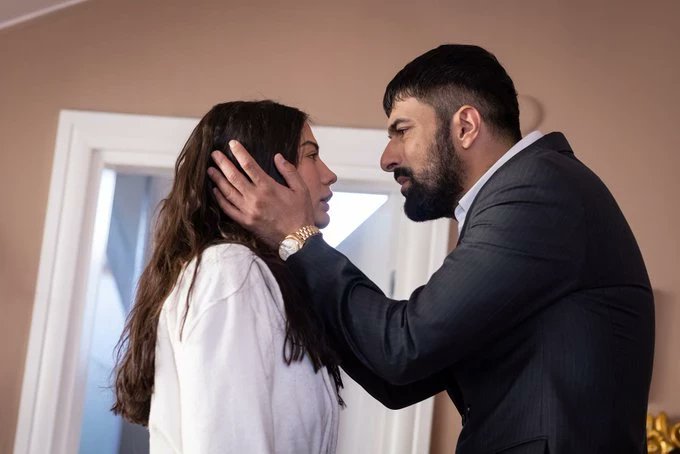magazin_press's tweet photo. #EnginAkyürek ve #DemetÖzdemir’in başrollerini paylaştığı #AdımFarah dizisi, yakında Paraguay’da yayınlanacak. Dizi, şu ana kadar 84 ülkeye satıldı. https://t.co/MUW2UayUES
