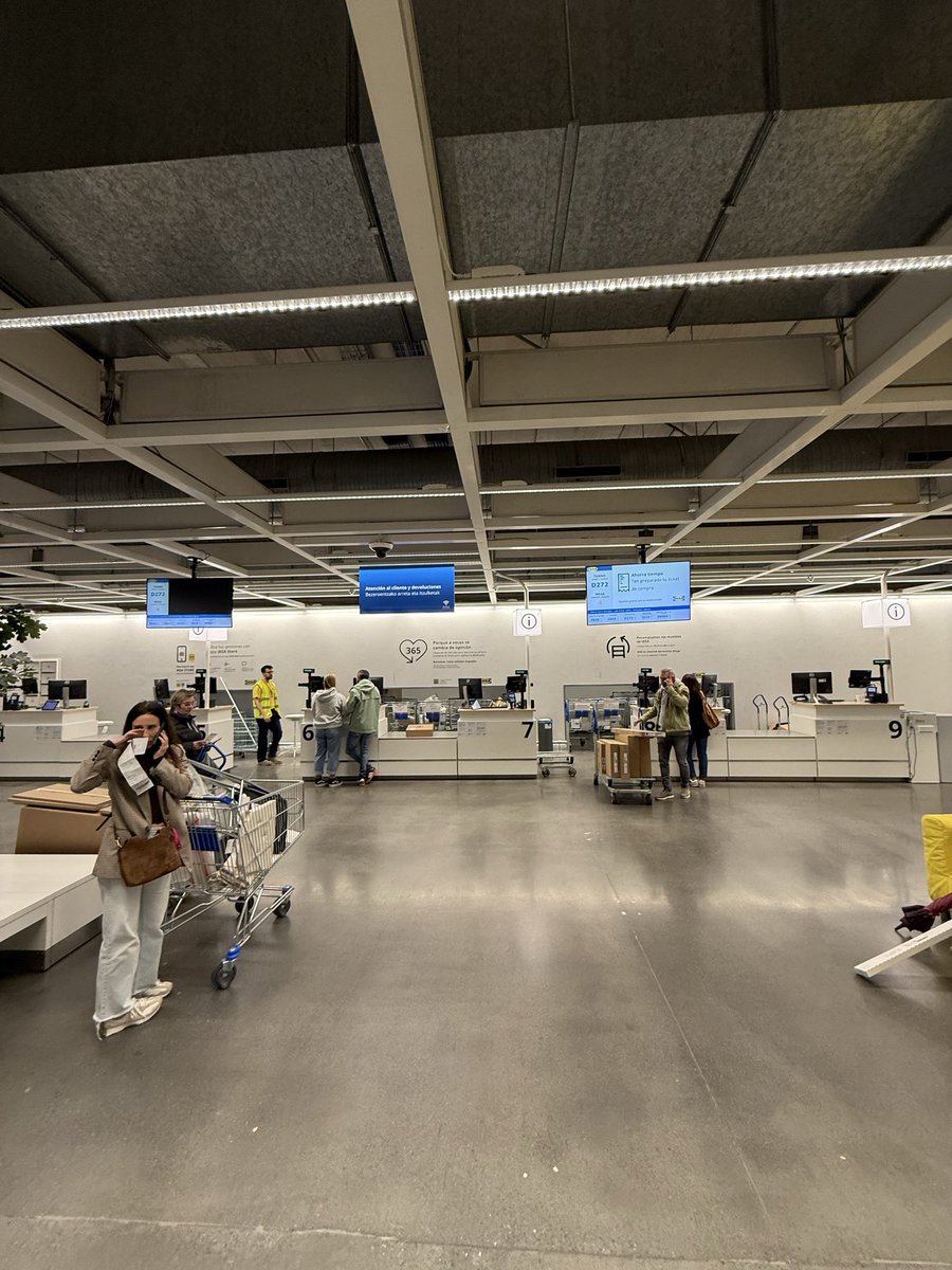 mSaLeMa's tweet photo. @IKEA @IKEASpain Barakaldo 20 minutos para conseguir una factura, par de de un viernes y solamente dos puestos abiertos, lamentable https://t.co/JyKx3xuxsL