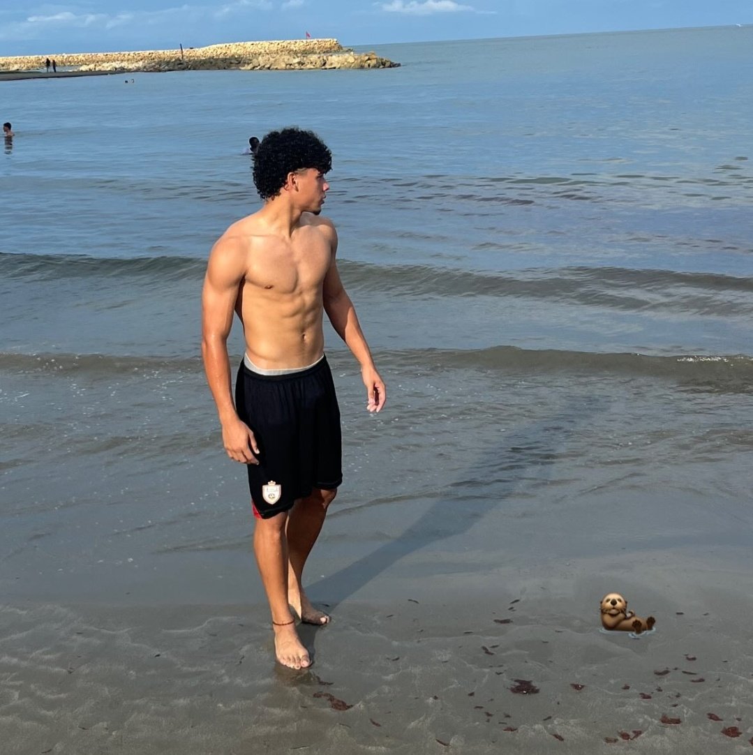 Exposed_col's tweet photo. Que rica esa verga de este futbolista 🤤🍆 aquí hay más de el ⬇️
https://t.co/hOn4mVo7fi
#costahot #heterovergón #futbolistahot https://t.co/BviyyltpP8