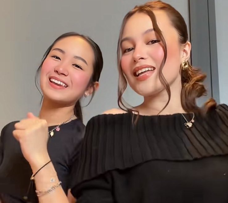 kryzrei_'s tweet photo. how downbad Caprice is? girlypop literally message Krystal randomly at 1:00 am para lang ayain si Krystal mag dinner at their condo, at solo pa ha, pwede naman ayain next morning at hapon? but no, she chose to aya her at 1:00 am at sakto nasa live si Krystal 😭🤚🏻

#capkrys https://t.co/AxvqTRq2Rd