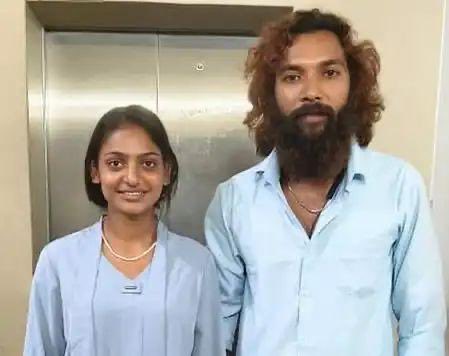 vikrambidhuri's tweet image. सच्चाई पर आधारित आज केरल स्टोरी 2 देखी है जिसमें दिखाया गया #lovejihad यानि झूठा फरेब का प्रेम दिखा मासूम हिंदू लड़कियों को कैसे नरक में झोका जाता हैं,कैसे बिना गोली, बम धमाकों के जिहादी आतंकवाद को फैलाया जा रहा है।सभी से अनुरोध करता हूं कि वे इस फिल्म को देखें:  #TheKerlaStory