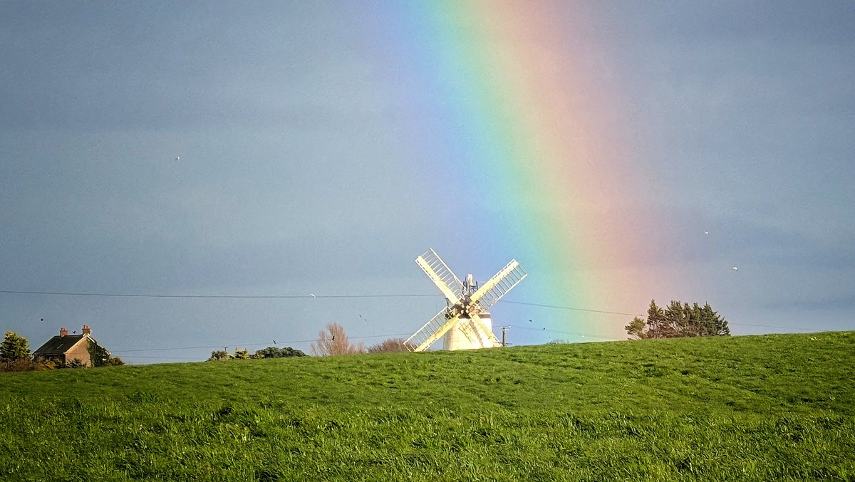 TheMadGeneral's tweet photo. The Rainbow over the Mill in Millisle, Co Down https://t.co/pS059Es1CP