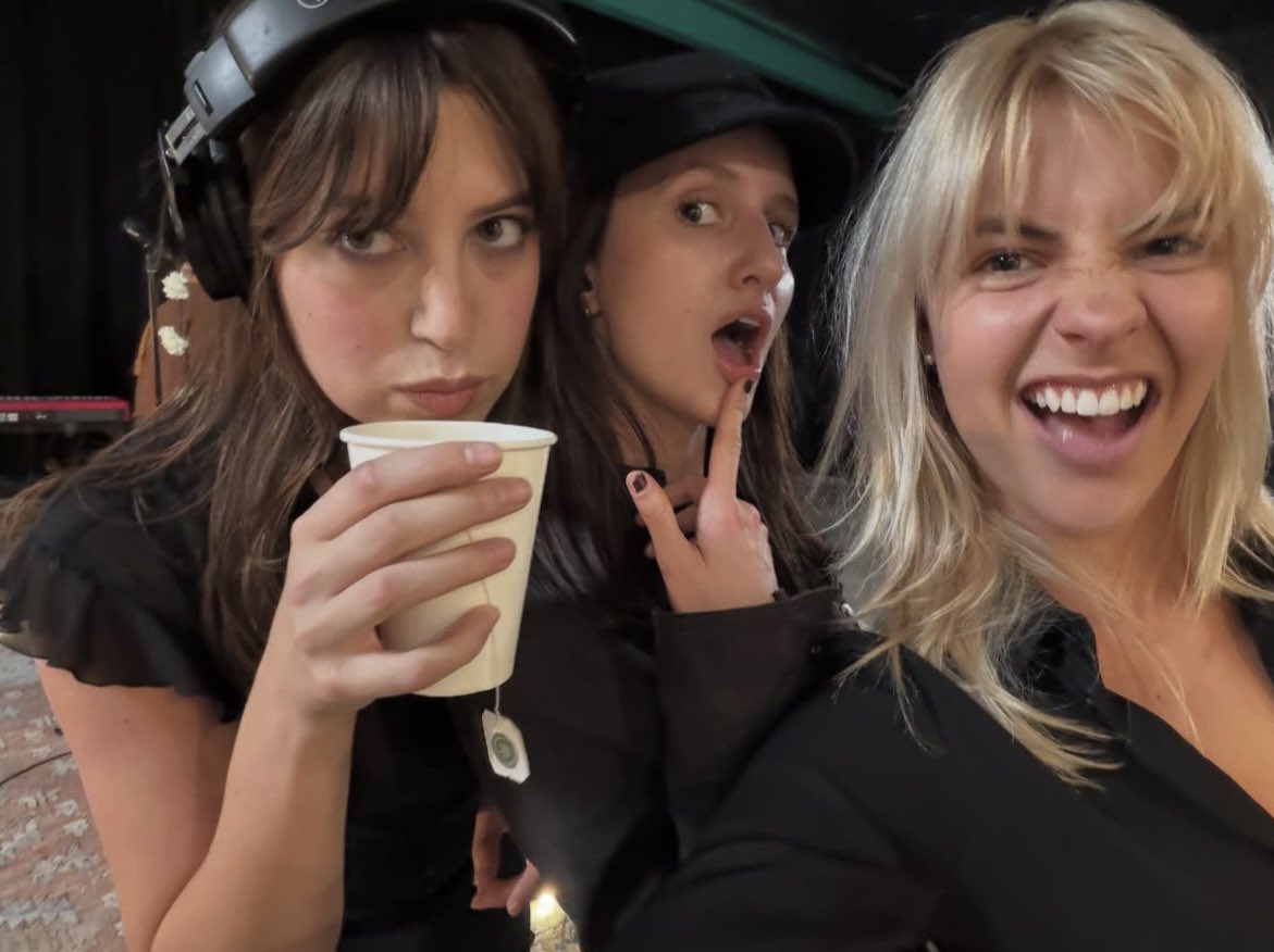 Grace Enger HQ is giving a little tweet media