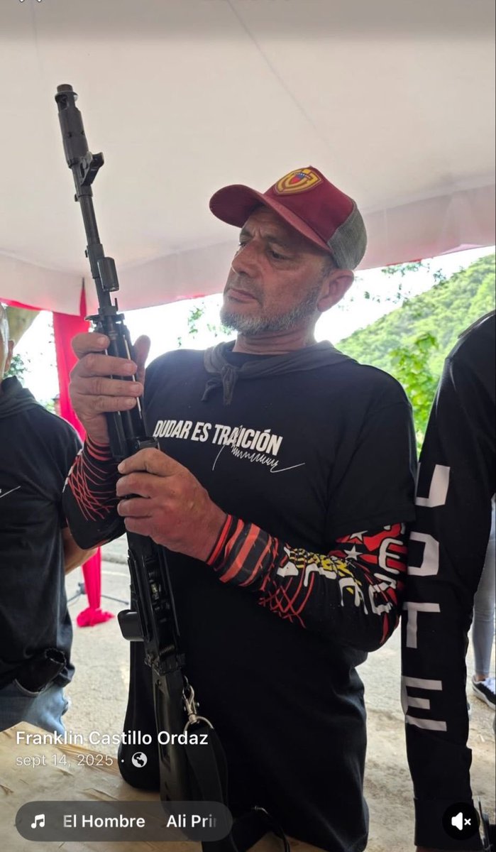 05t1n40's tweet photo. Identificado el malandro paramilitar que amedrenta a periodistas que cubren el despertar del venezolano.

Se trata de Franklin Castillo Ordaz, comprobado paramilitar del chavismo.

Estos son los pacifistas de la revolución: terrorismo de Estado puro y duro. https://t.co/8nIzquPACJ