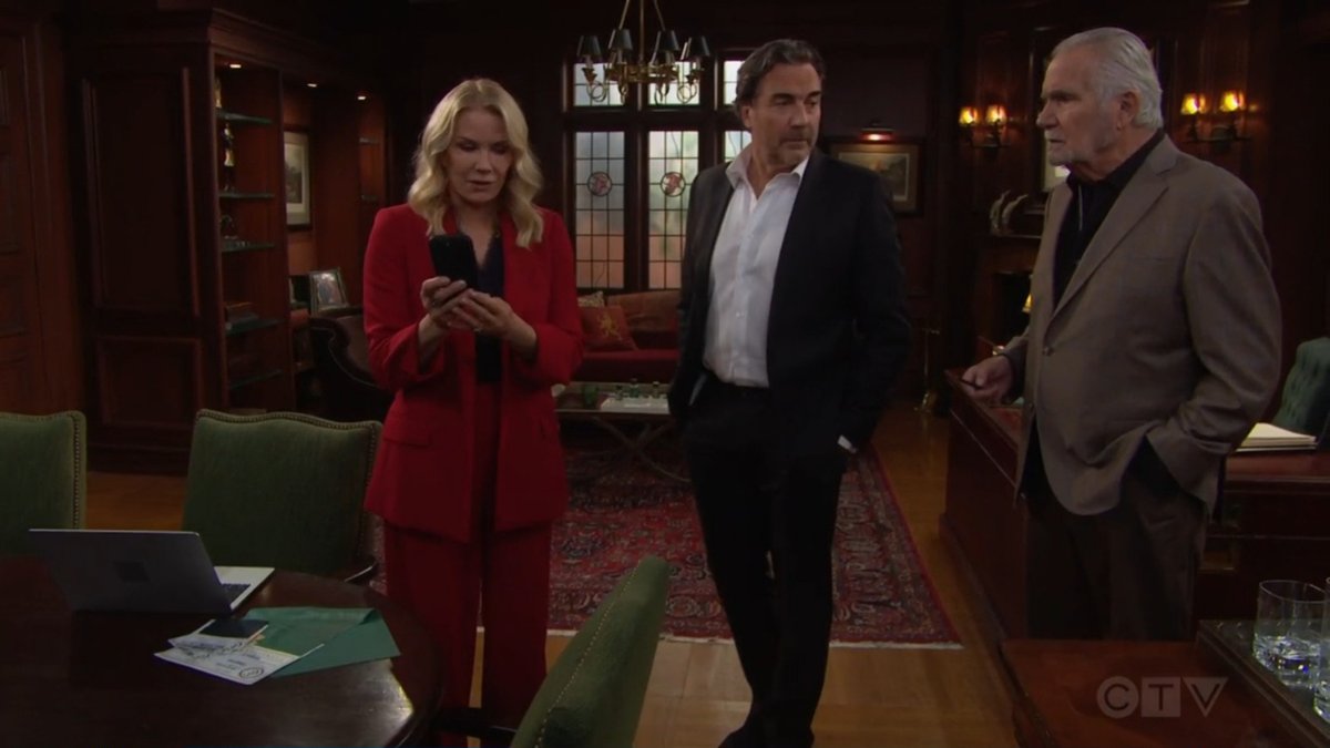 SoapsSpoilers's tweet image. Hope is trying to get Liam to stop them from using Eric's designs as though he has any say whatsoever in Katie's company. Brooke, Ridge and Eric are all indignant about a legit business deal. They look like fools!  #BoldandBeautiful