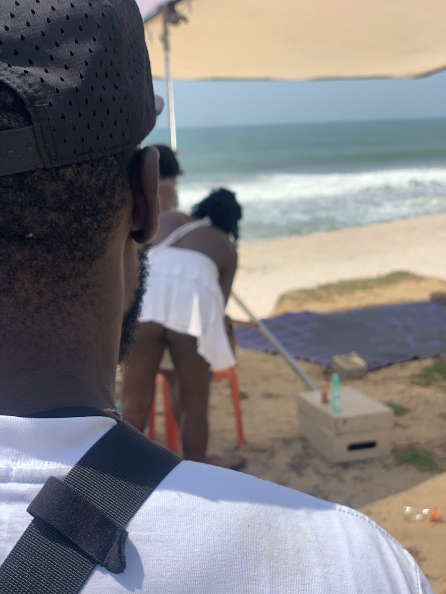 Come outside!

Cheers to the weekend. 🥃🥃