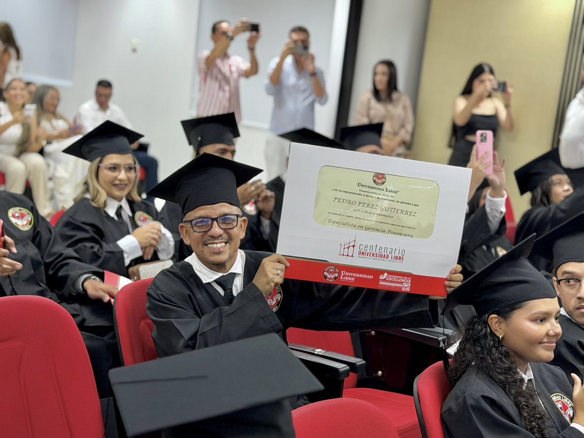 Unilibre_BQ's tweet photo. ¡Felicidades a los nuevos profesionales! 🧑🏼🎓 La Facultad de Ciencias Económicas, Administrativas y Contables de la Universidad Libre Seccional Barranquilla se enorgullece de sus graduados de Pregrados y Posgrados. ¡Orgullosamente Unilibristas! ♥️✨ #CEAC #UniversidadLibre #Éxito https://t.co/tg8mGlWJcz