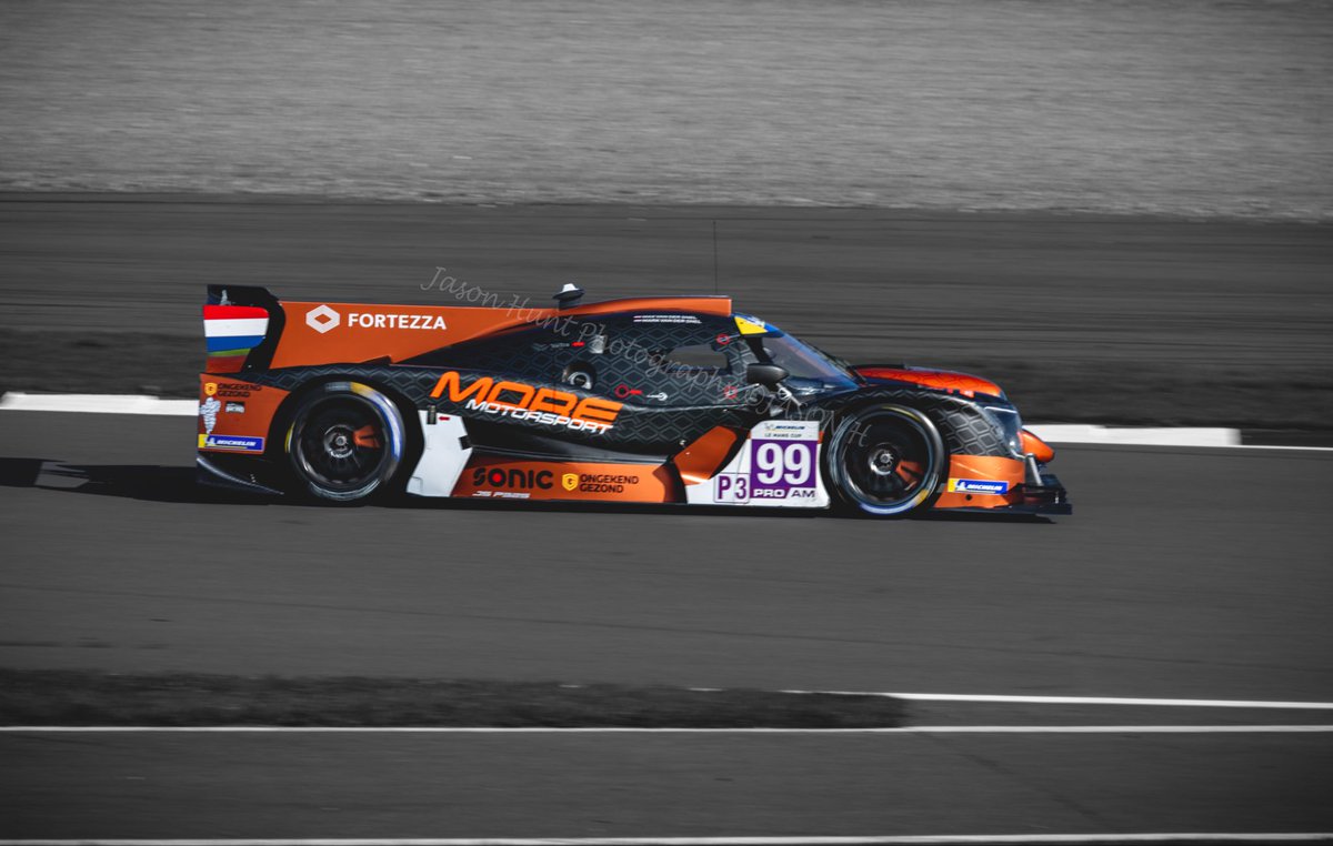 JasonH55's tweet photo. Flying into the weekend @SilverstoneUK  #motorsport #ELMS #SilverstoneCircuit #motorsportphotography #sportsphotography #silverstone #sportscar 📷🏁 https://t.co/itd2J8WHLB
