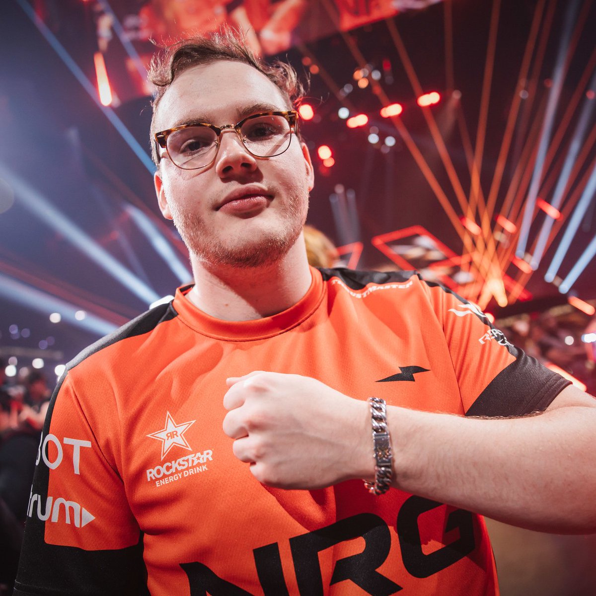 2COx1NUT 🥥 tweet media