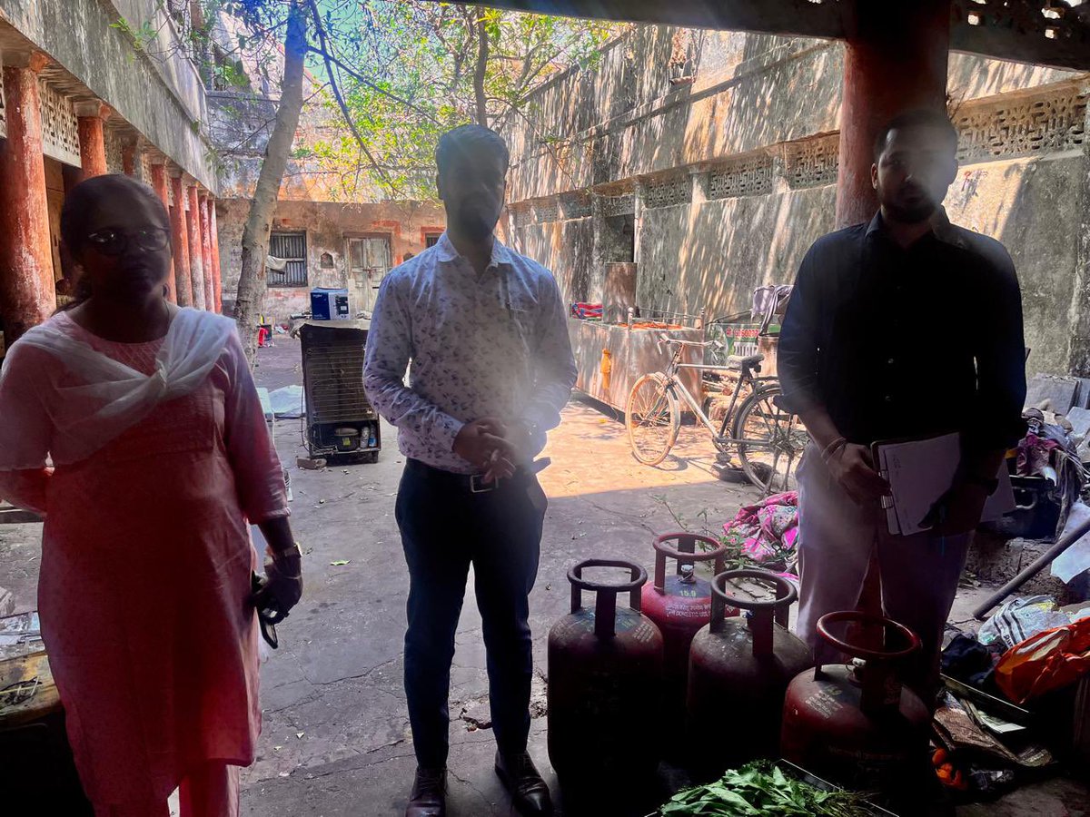MungeliDist's tweet photo. खाद्य-राजस्व विभाग की संयुक्त कार्रवाई

होटलों से घरेलू गैस सिलेंडर किया गया जब्त 

@ChhattisgarhCMO @DPRChhattisgarh @vishnudsai 
#mungeli #chhattisgarh https://t.co/je4opJSpK6