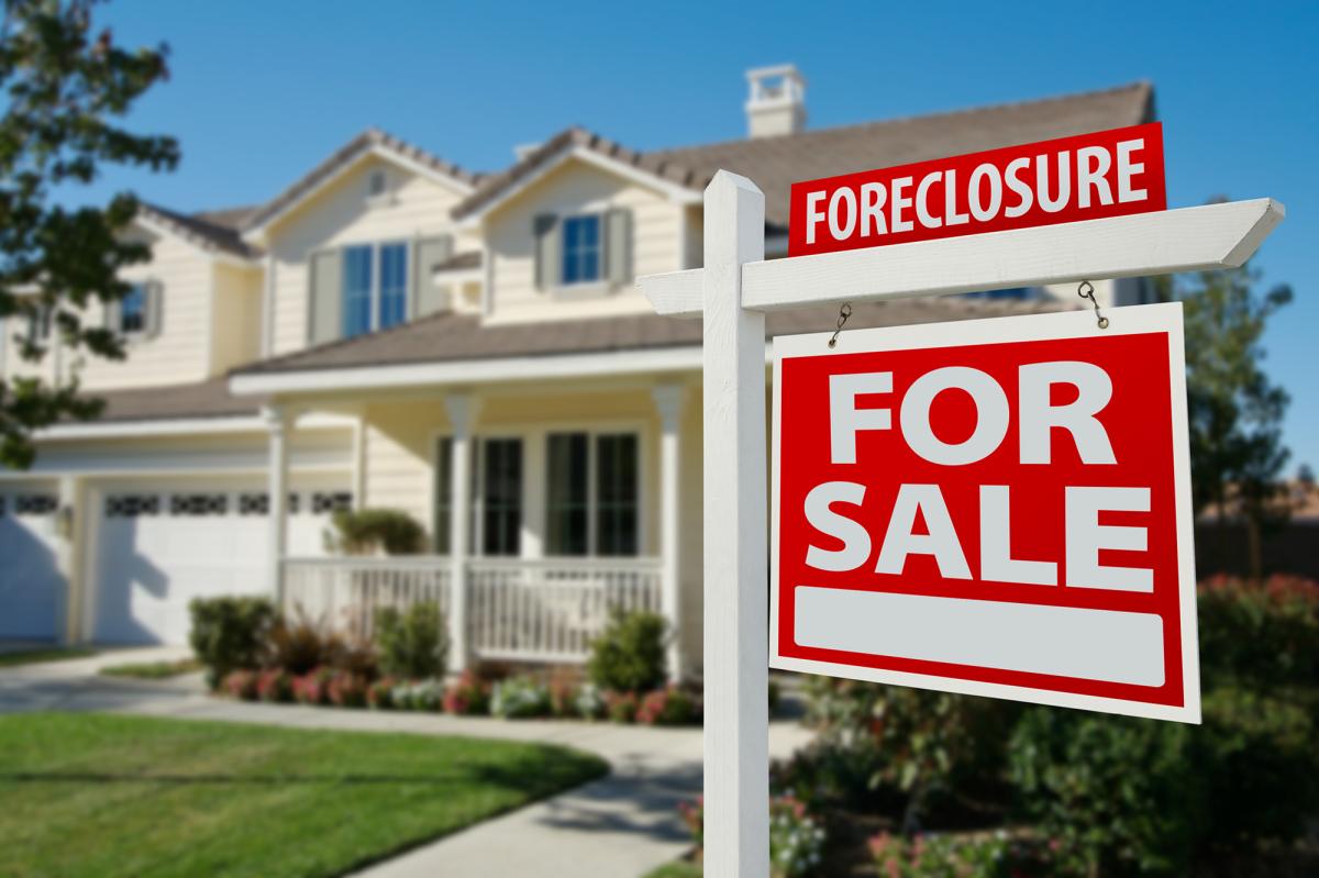 nypost's tweet photo. US home foreclosures rise for 12th straight month, affecting nearly 40K homeowners: report https://t.co/y4UQjAB1Om https://t.co/jSa2rYKWZ2