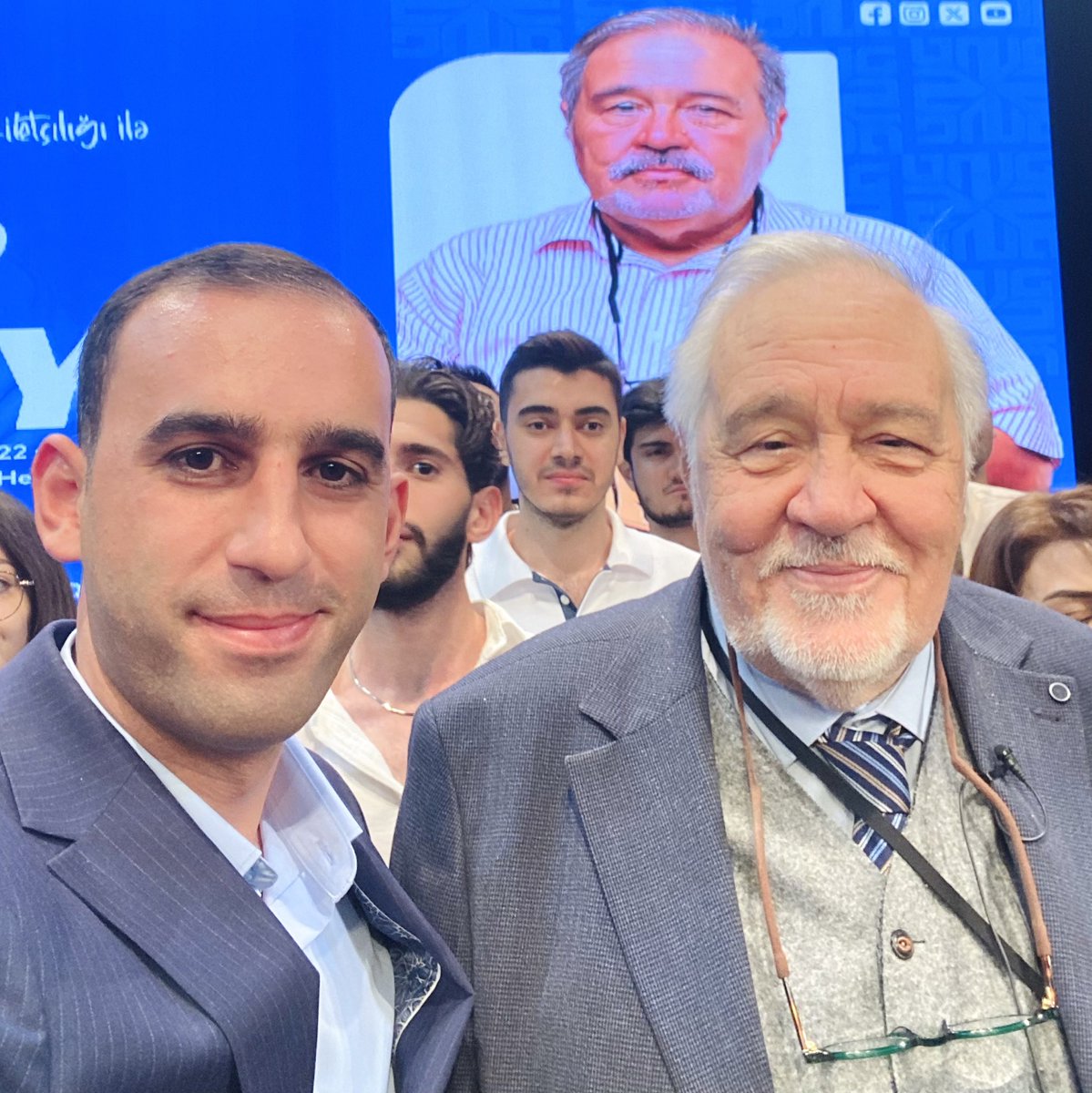 HesenCeferov7's tweet photo. Dəyərli alim və böyük ziyalı İlber Ortaylının vəfat xəbəri məni çox kədərləndirdi.
Naxçıvanda keçirilən görüş zamanı çəkdirdiyimiz bu şəkil mənim üçün dəyərli xatirə kimi qalacaq.
Elm dünyasına verdiyi töhfələr hər zaman hörmətlə xatırlanacaq.
Ruhun şad olsun, dəyərli professor. https://t.co/jNgg4hMnfj
