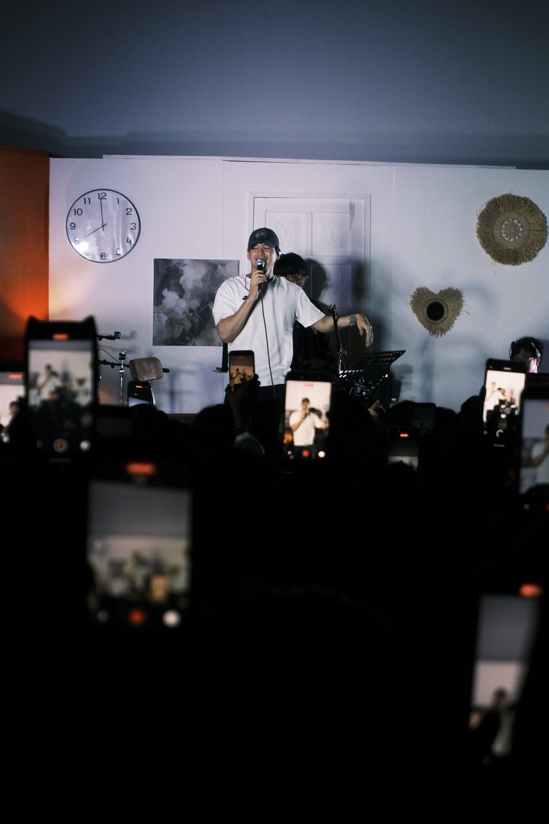viva_records's tweet photo. An acoustic night with Wilbert Ross at the Sunnyside Production Launch ❤️

Hope everyone had a good night with our golden boy! ☀️
See you all tomorrow at the Viva Cafe Musika’t Hiling of Wilbert Ross. https://t.co/K6d8RFNvDV